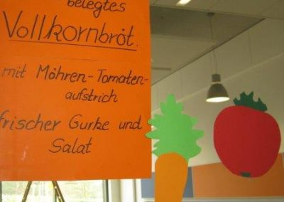 Wilhelm-Bracke-Gesamtschule - Plakat für vegane belegte Vollkornbrötchen