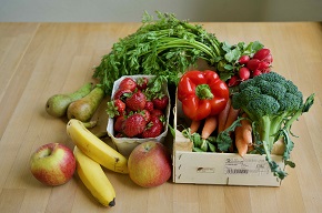 © Vesch NI | Obst und Gemüse Auswahl in Korb